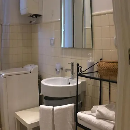 La Luna Dal Borgo ليسي